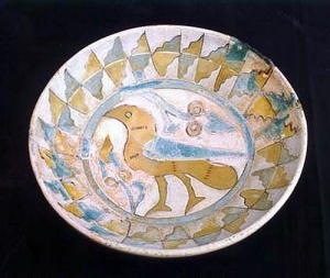 Bowl representing a bird in full “dry string” technique
