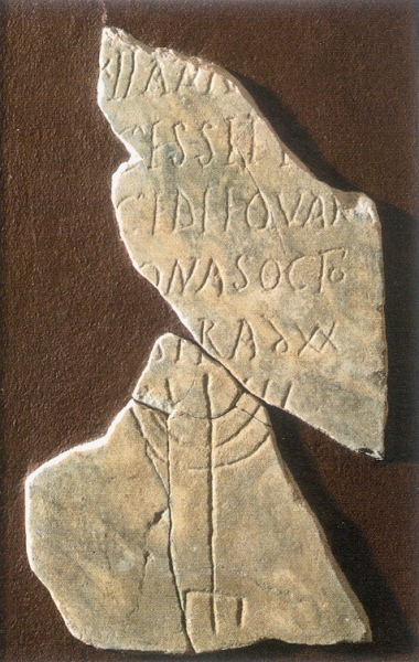 Epitáfio com candelabro