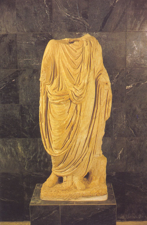 Statue of a togaed figure